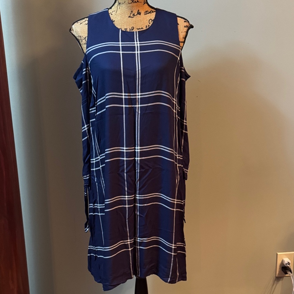 A Pea In The Pod Blue Plaid Maternity Dress. Size M. NWT.